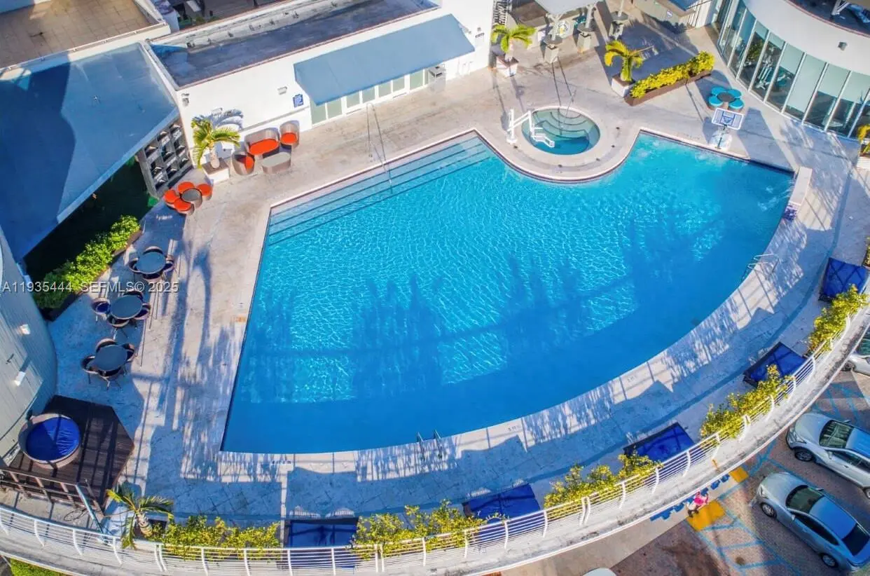 Photo of Listing #A11935444