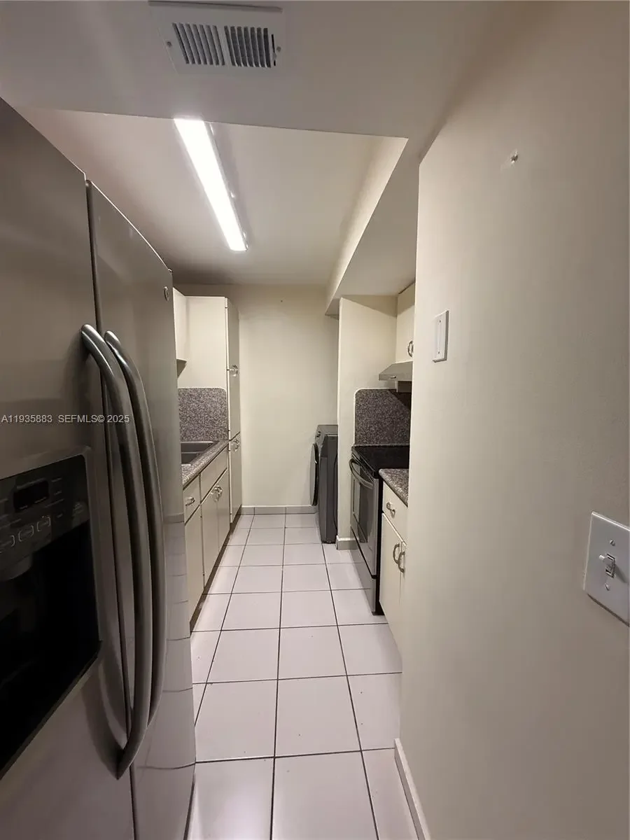 Photo of Listing #A11935883