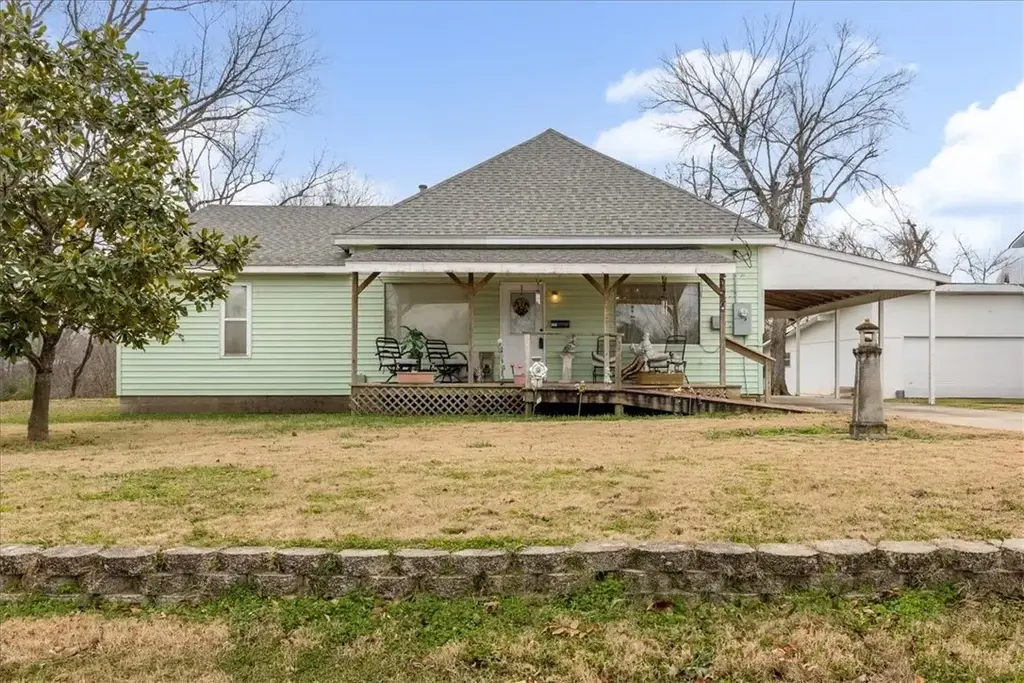 508 E Spruce Street, Rogers
