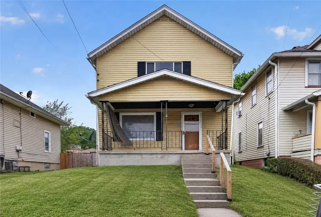 3532 Third, Koppel