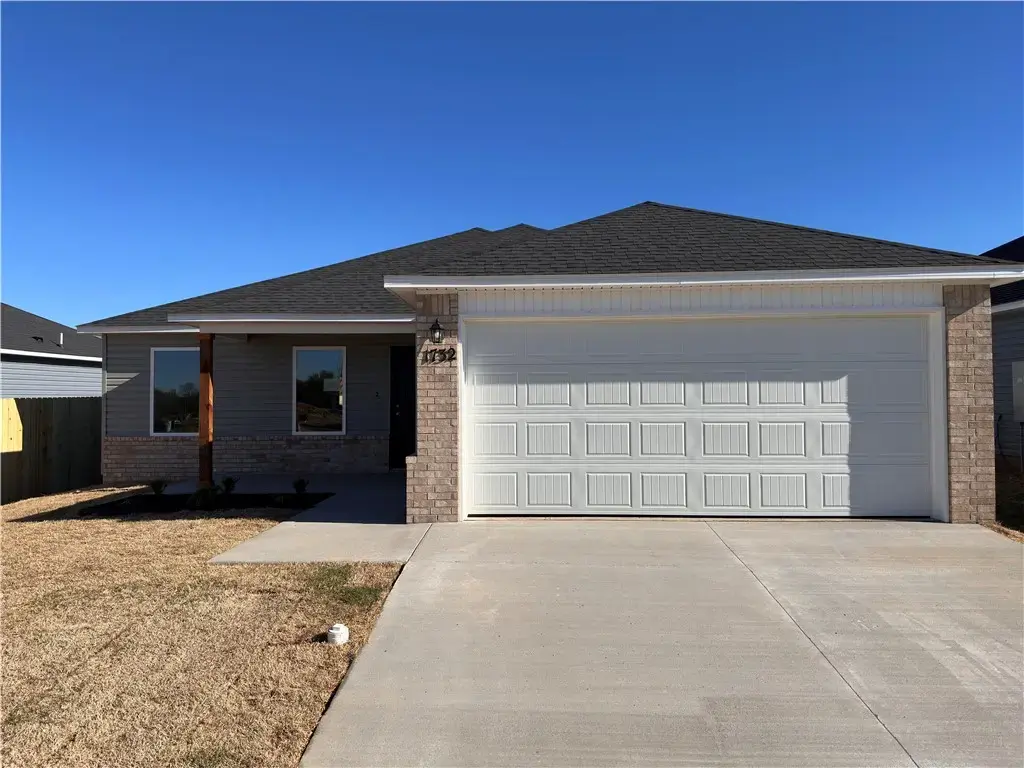 1732 Edens Street, Gentry