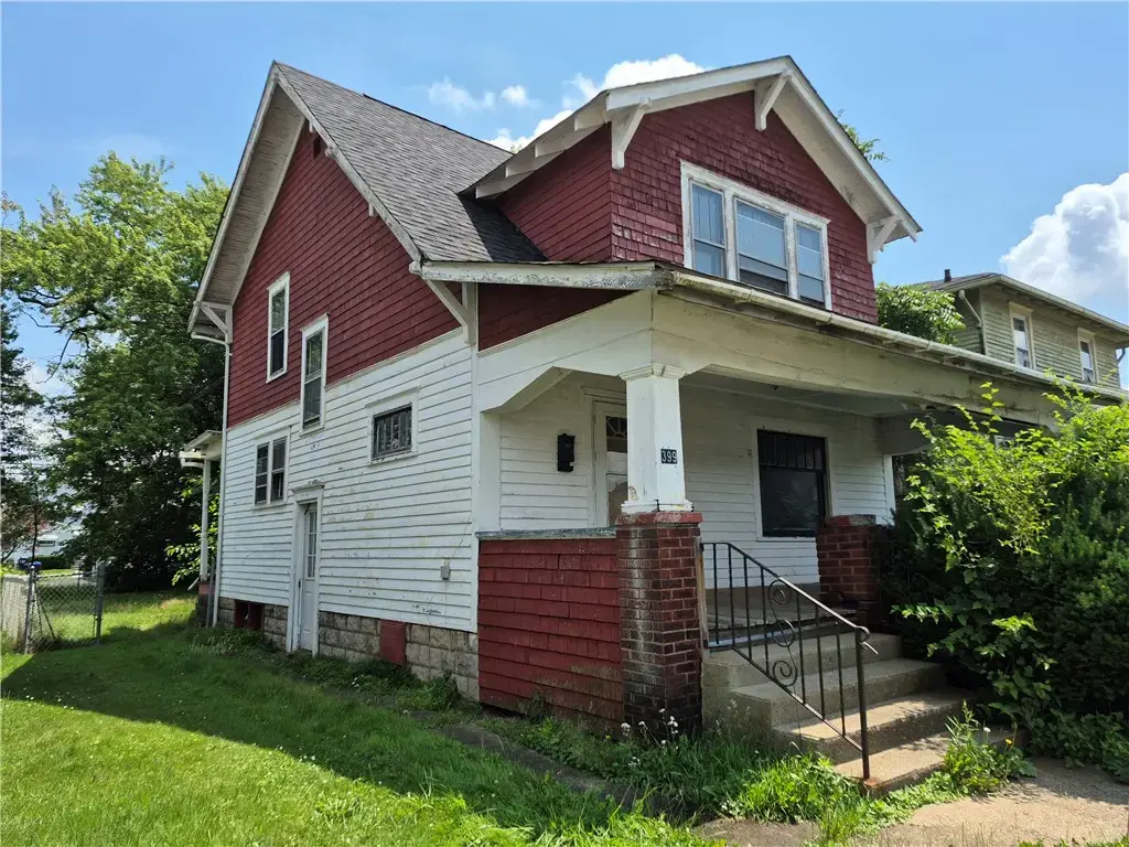 399 Baldwin Avenue , Sharon