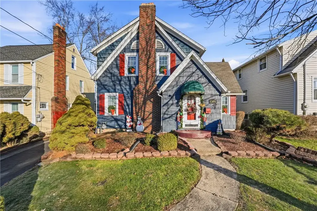 1279 Griswold Street , Sharon