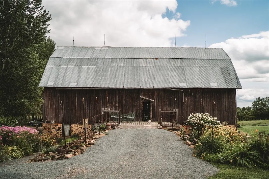 1543 6 1/2 Avenue, Hillsdale