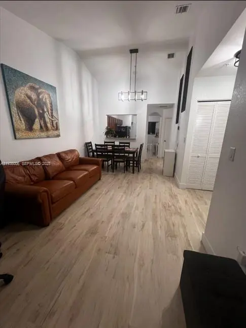 Photo of Listing #A11936006