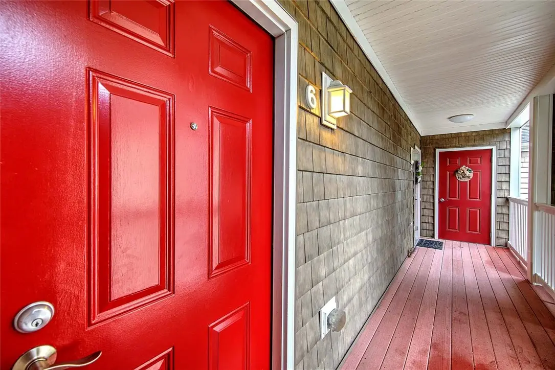 70 Turner St # E-6, Warwick