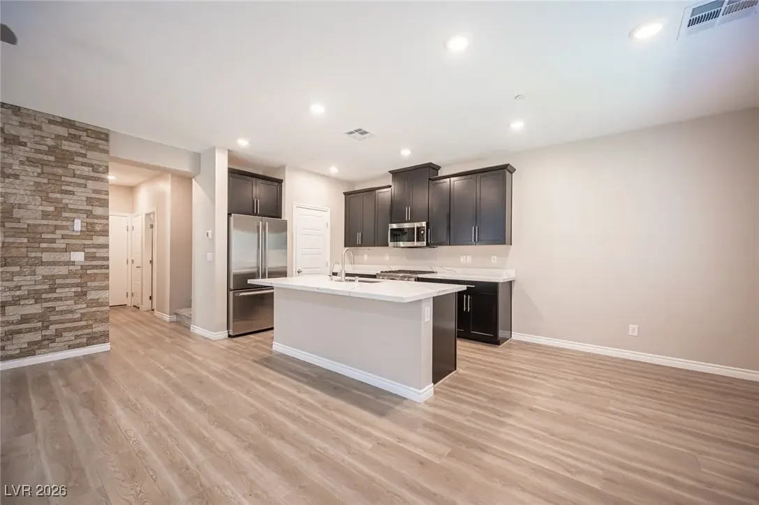 Photo of Listing #2744396