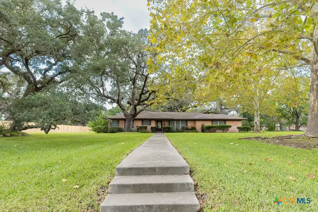 1209 Moss Lane, Cuero