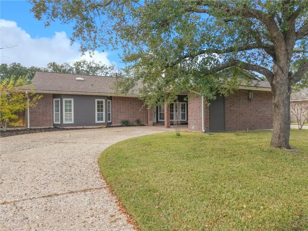 2354 W Briargate Drive, Bryan