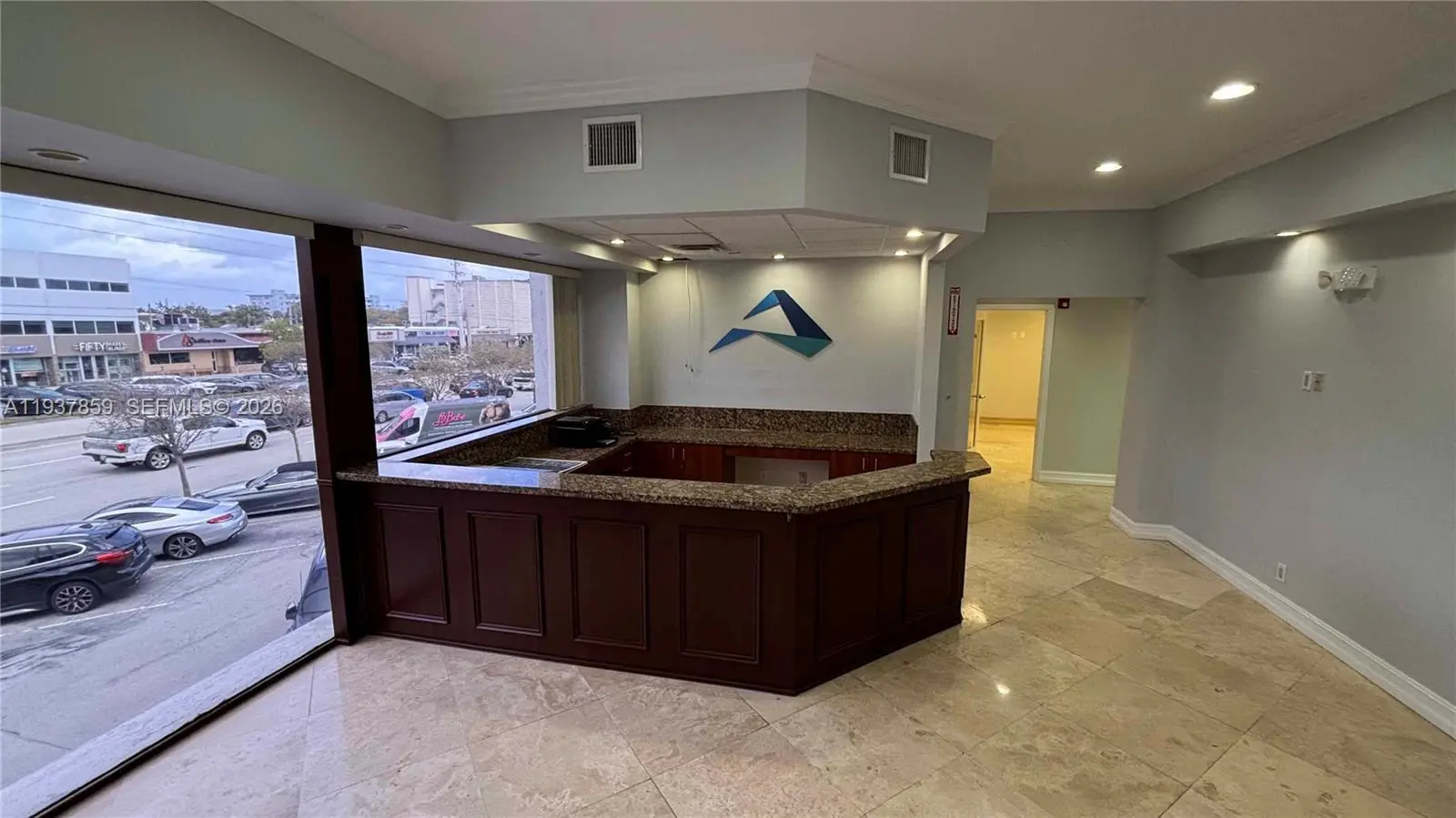 Photo of Listing #A11937859