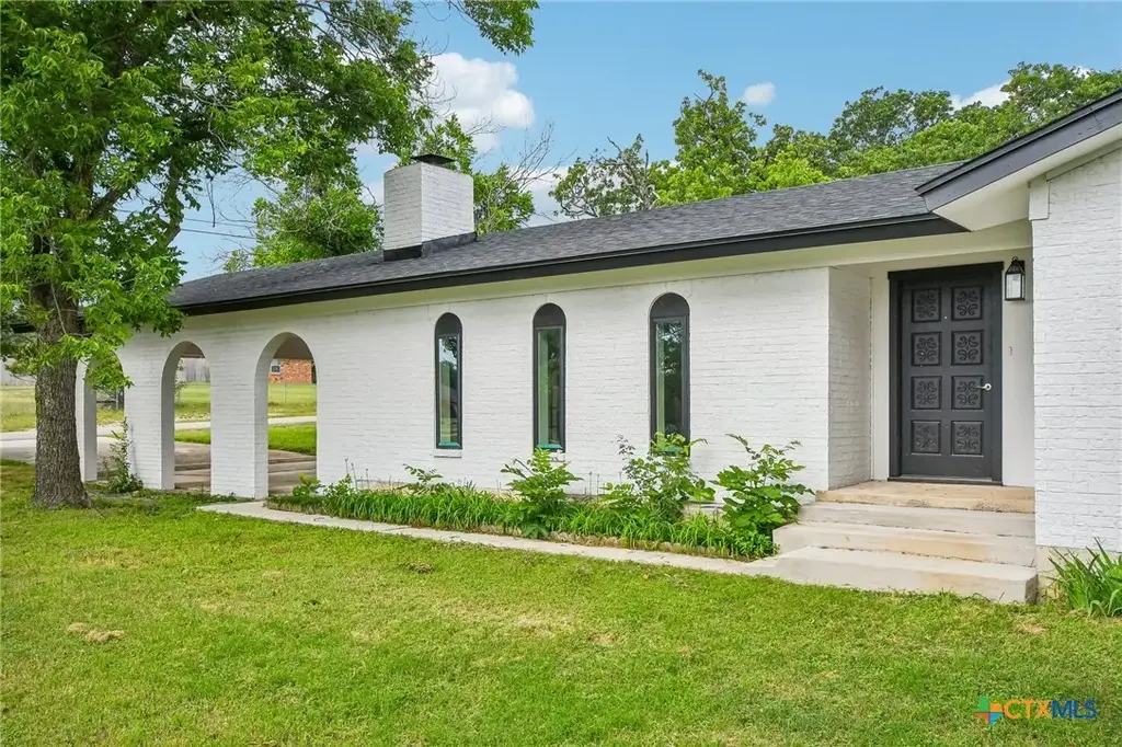 132 County Road 4765, Kempner