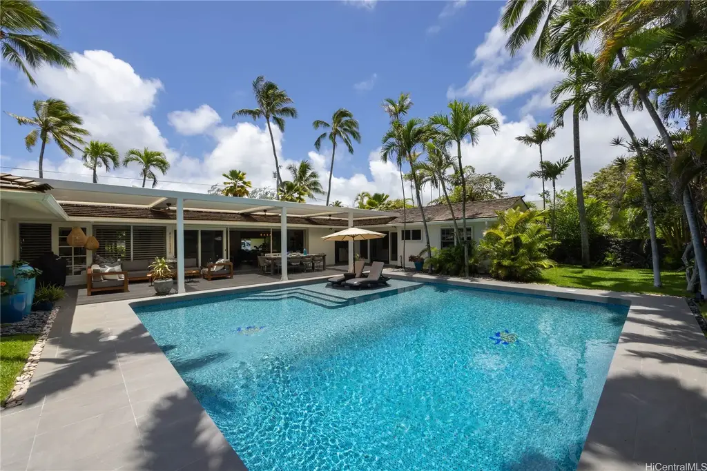 64 White Sands Place, Kailua