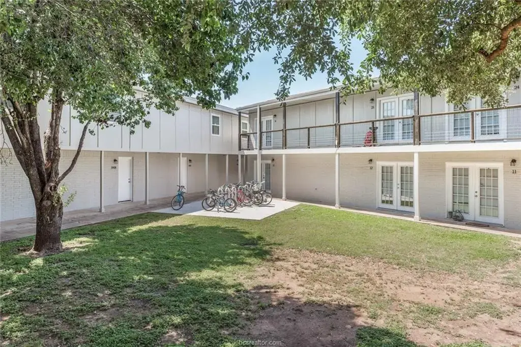 3900 Old College Road 21, Bryan