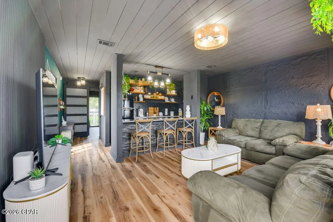 Photo of Listing #783190