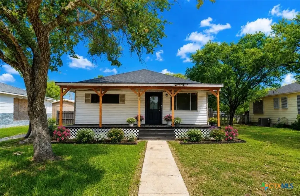 633 Tutt Avenue, Taft