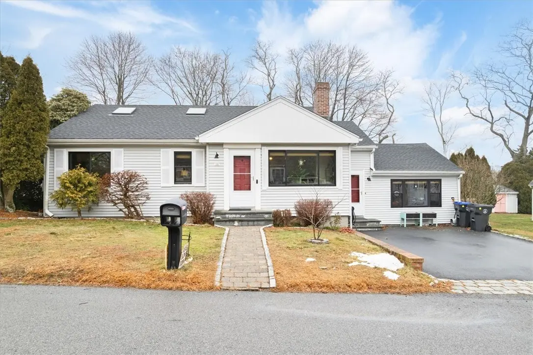 18 Randall Ln, Portsmouth