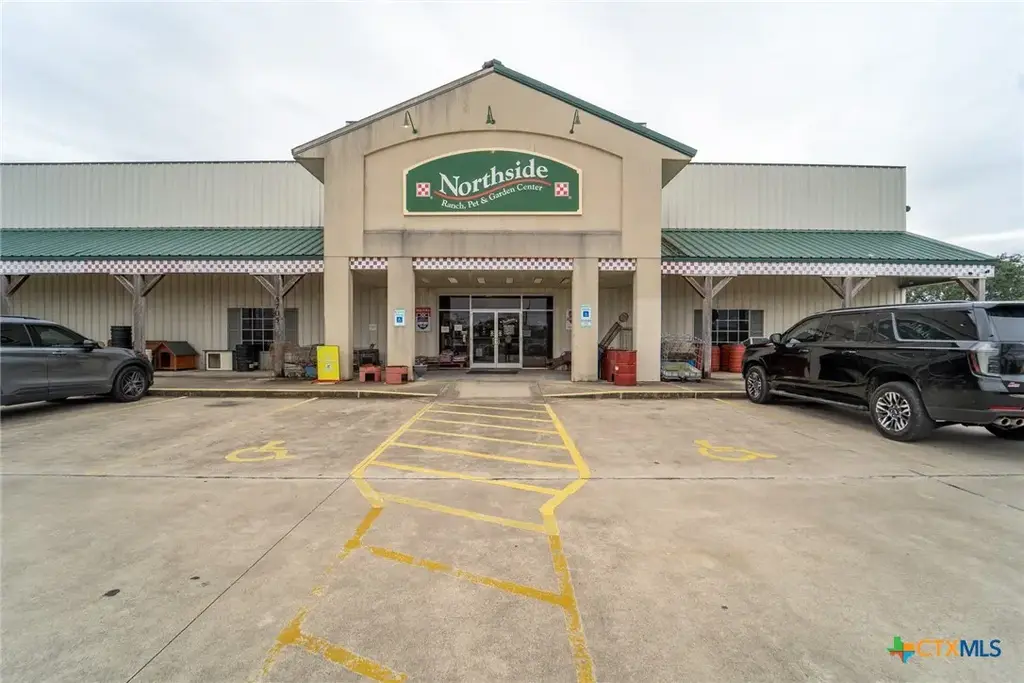5705 N Main Street, Victoria