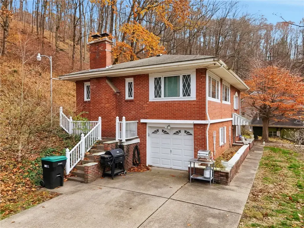1076 Saxonburg Boulevard , O'Hara