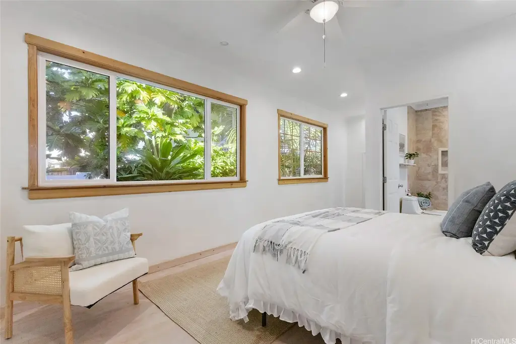 637 Kuaaina Way, Kailua