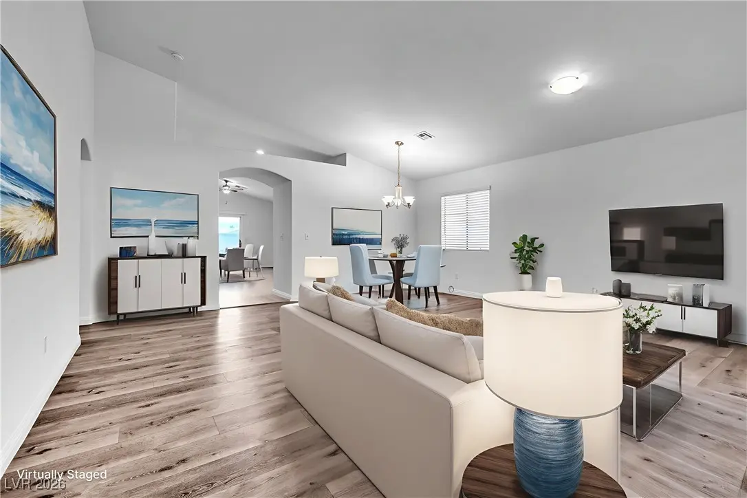 Photo of Listing #2744483