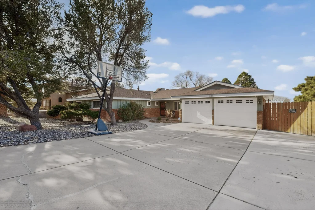 1525 Cedar Ridge Drive Ne, Albuquerque