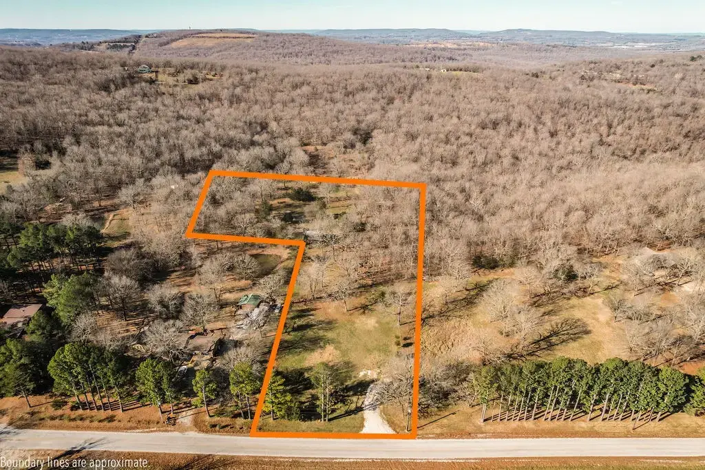 10271 N Smokey Bear Road, Fayetteville