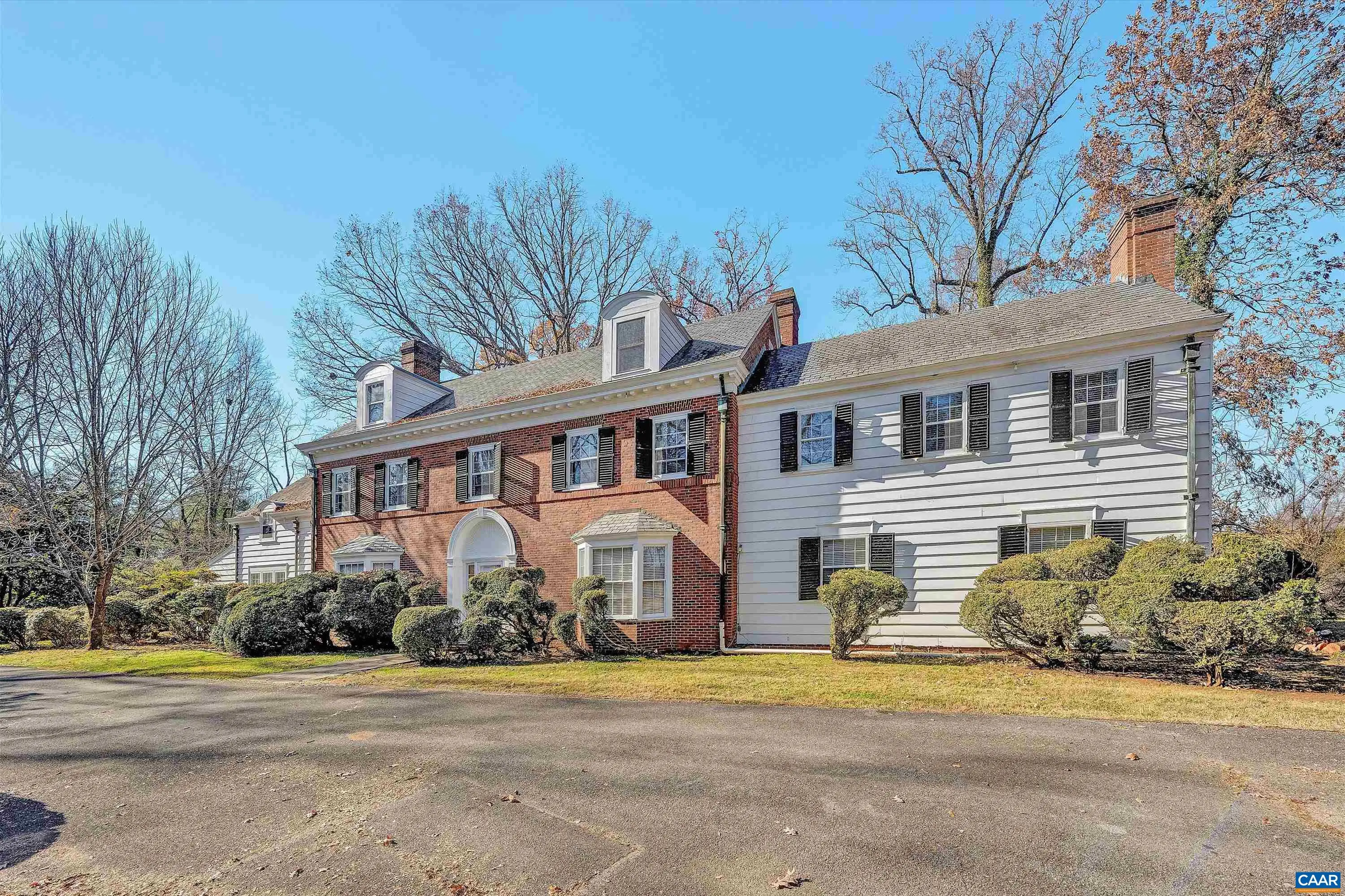 934 Commander Dr, Roanoke