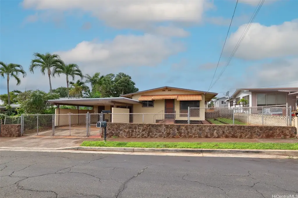 94-855 Lumikuke Loop, Waipahu