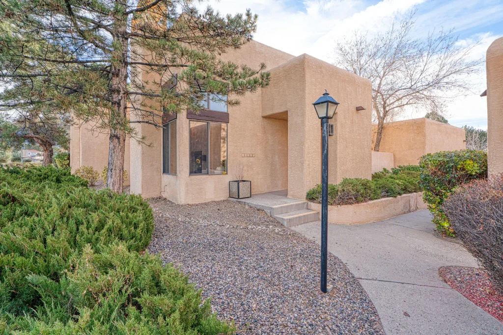 10277 Las Casitas Court Ne, Albuquerque