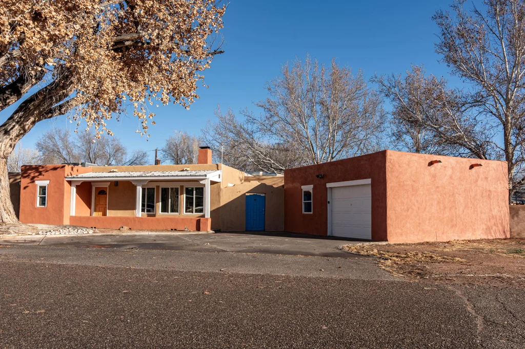 929 Stuart Road Nw, Albuquerque