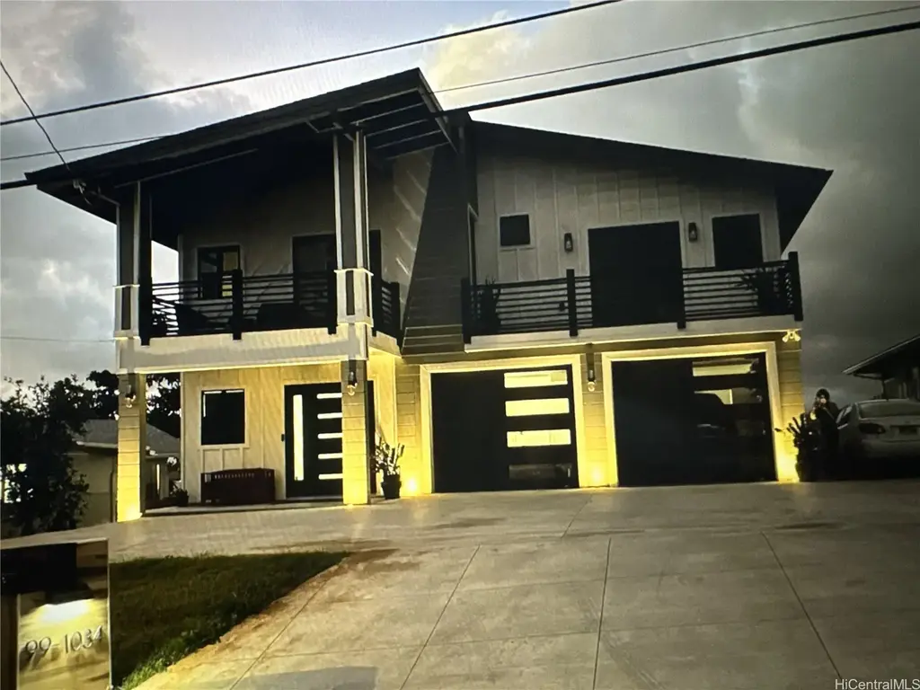 99-1034 Puumakani Street, Aiea
