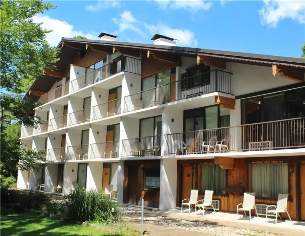 325 Van Buren, Eureka Springs