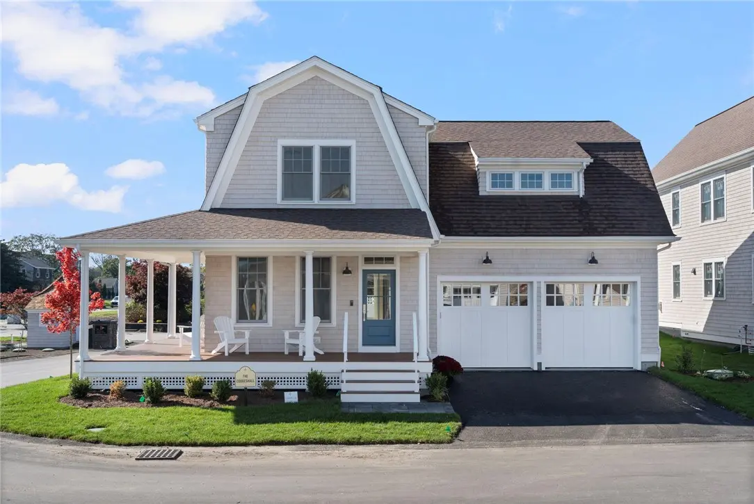 4 Lookout Ln, Portsmouth