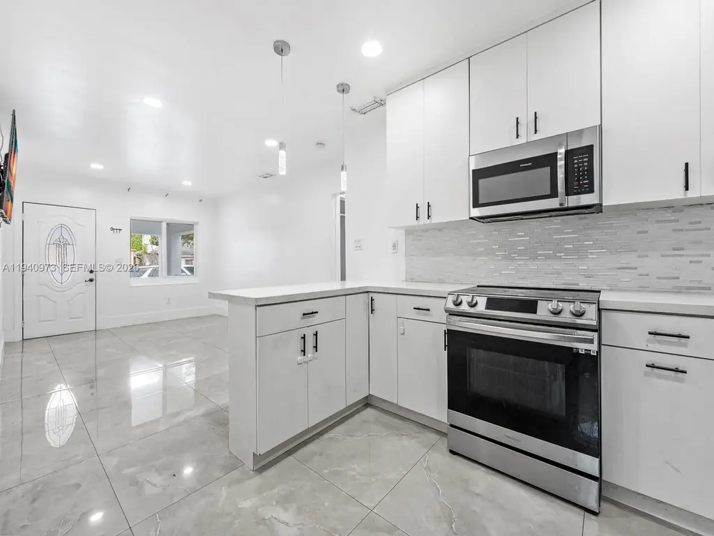 1230 Nw 35th St, Miami