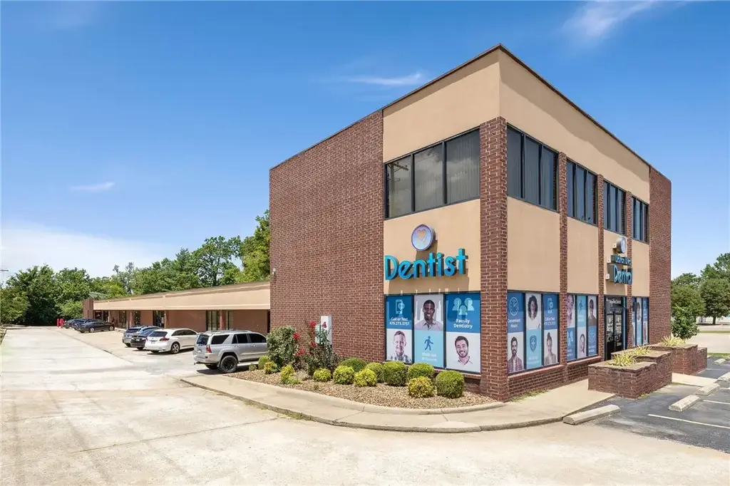 902 Sw 2nd Street, Bentonville