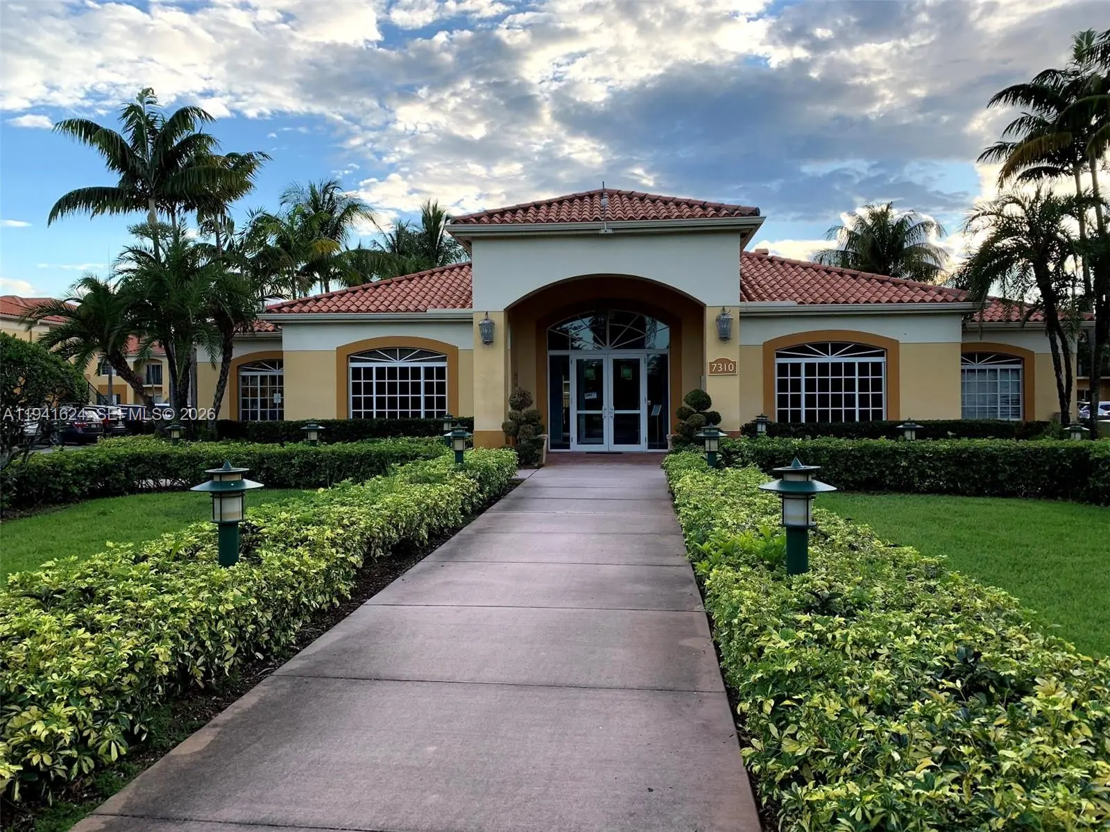 Photo of Listing #A11941624