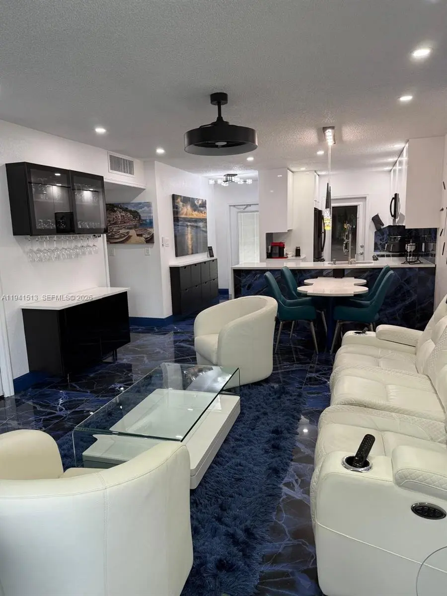 5121 W Oakland Park Blvd 212, Lauderdale Lakes