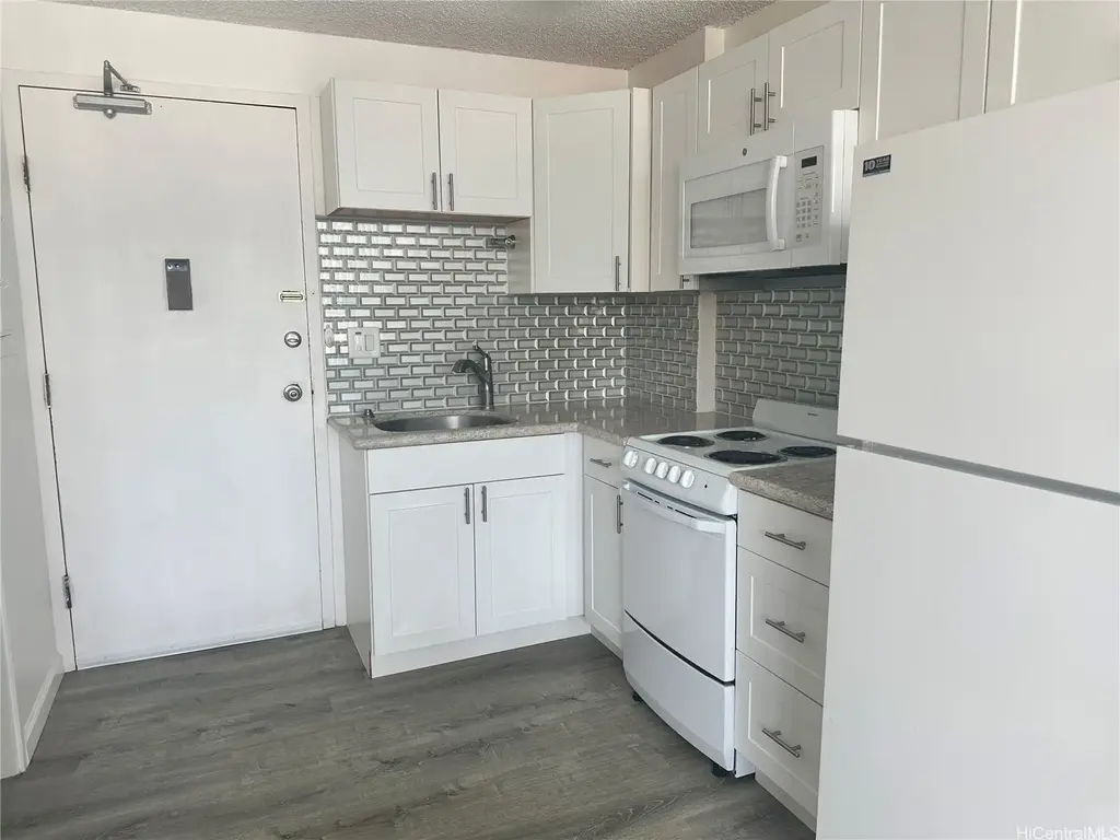 1560 Kanunu Street # 1020, Honolulu