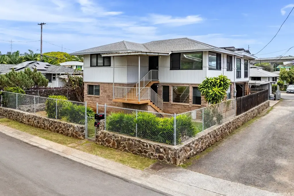 98-121 Kihale Place, Aiea