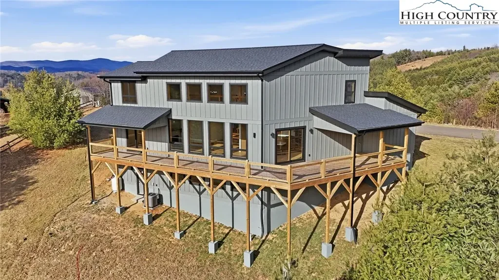 584 Cedar Trail, Fleetwood