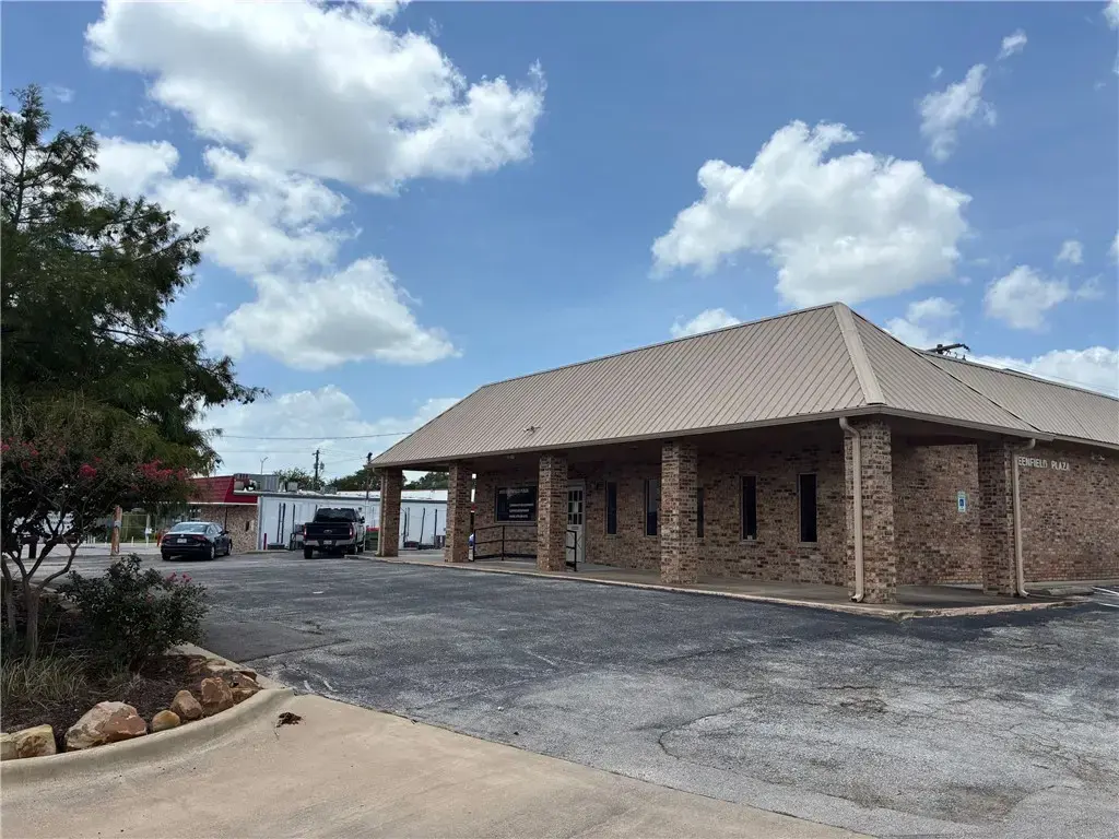 1803 Greenfield, Bryan