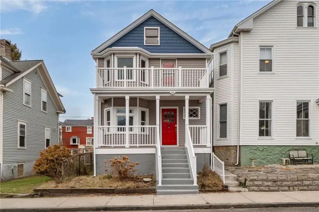 11 Bayview Ave, Newport