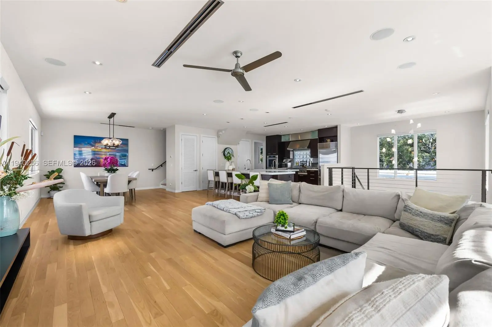 Photo of Listing #A11940256