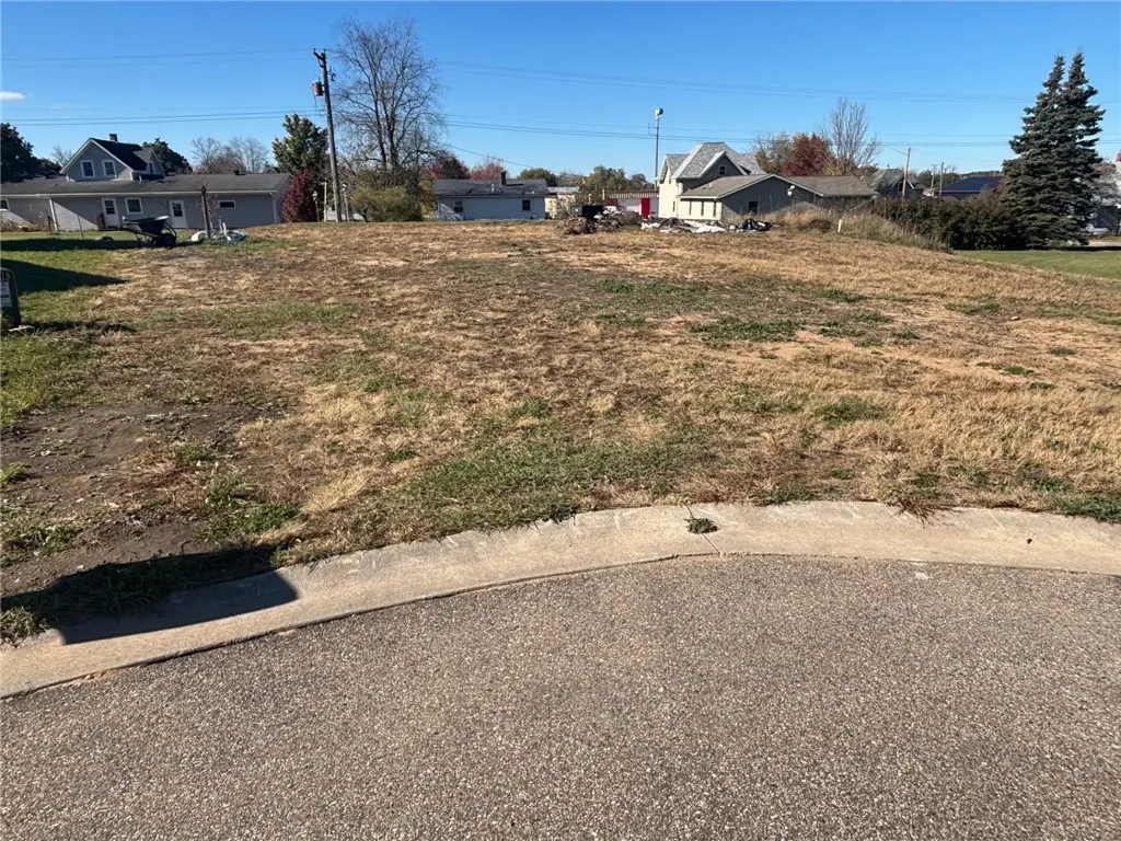 225 3rd Avenue S, Strum