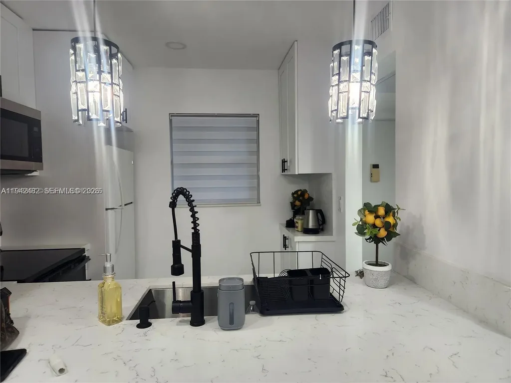 5001 Nw 34th St 305, Lauderdale Lakes