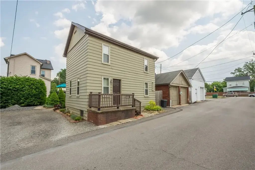 1520 1/2 4th Avenue , Coraopolis