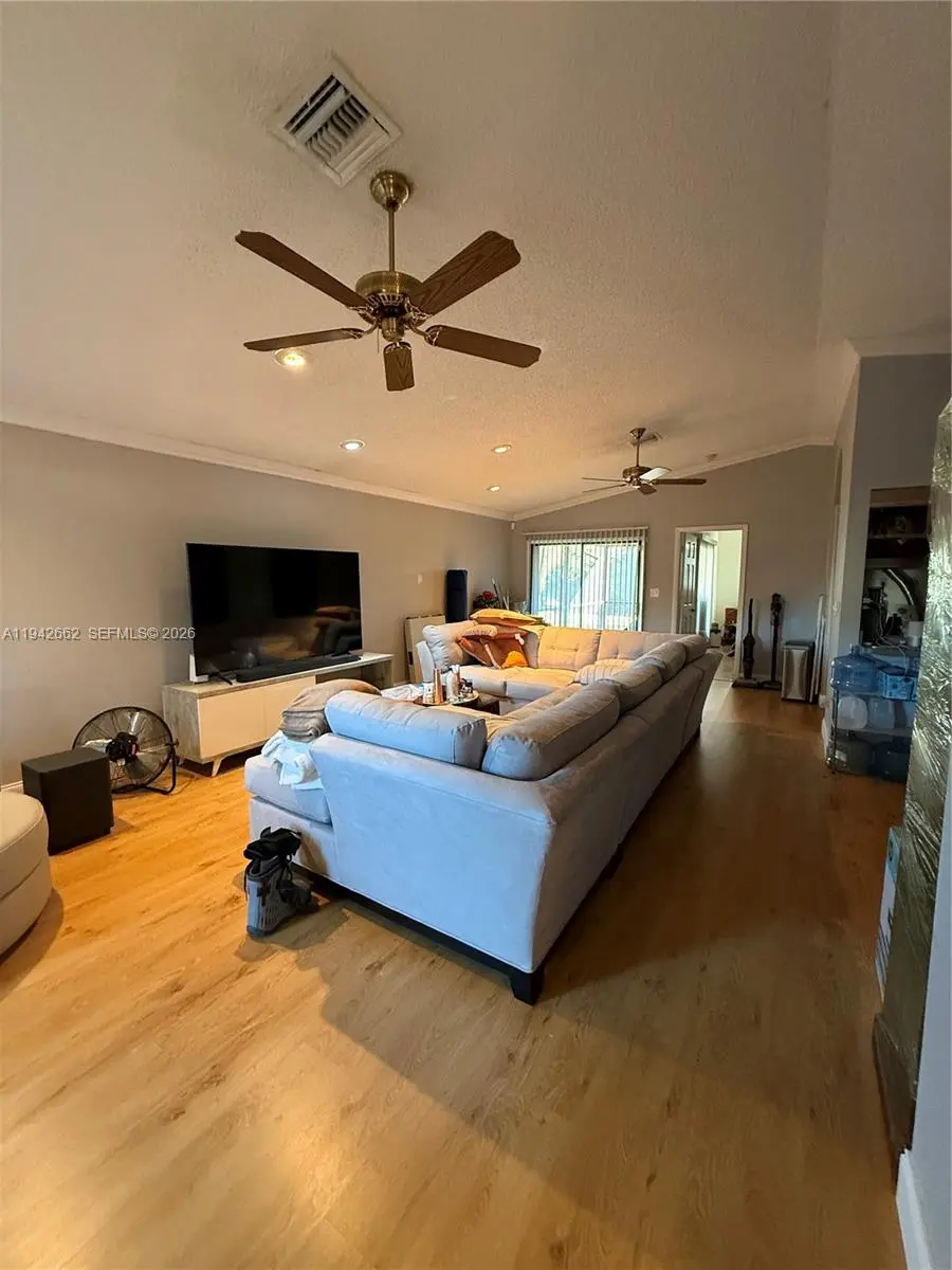 Photo of Listing #A11942662