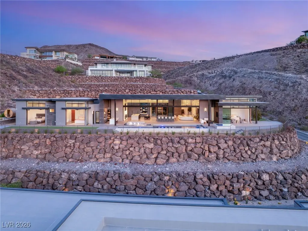 Photo of Listing #2746401