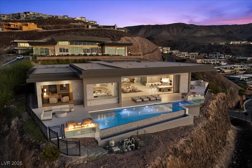 Photo of Listing #2745426