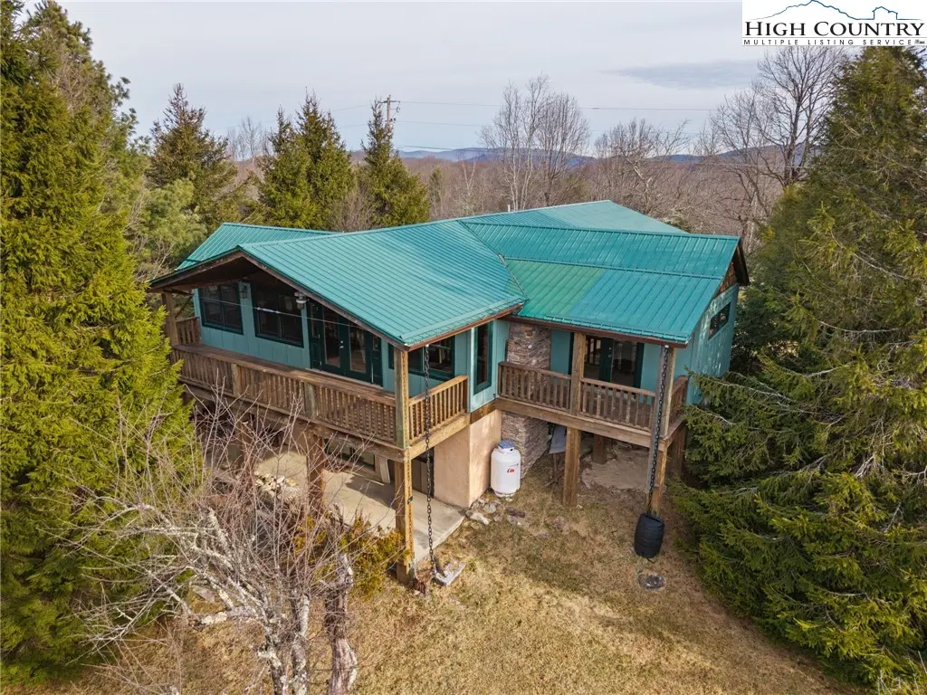 211 Apple Way, Blowing Rock